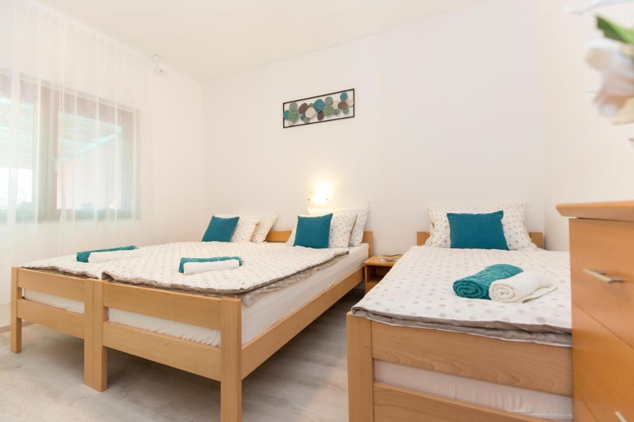 Studio Apartman Branka ลาบิน ภายนอก รูปภาพ