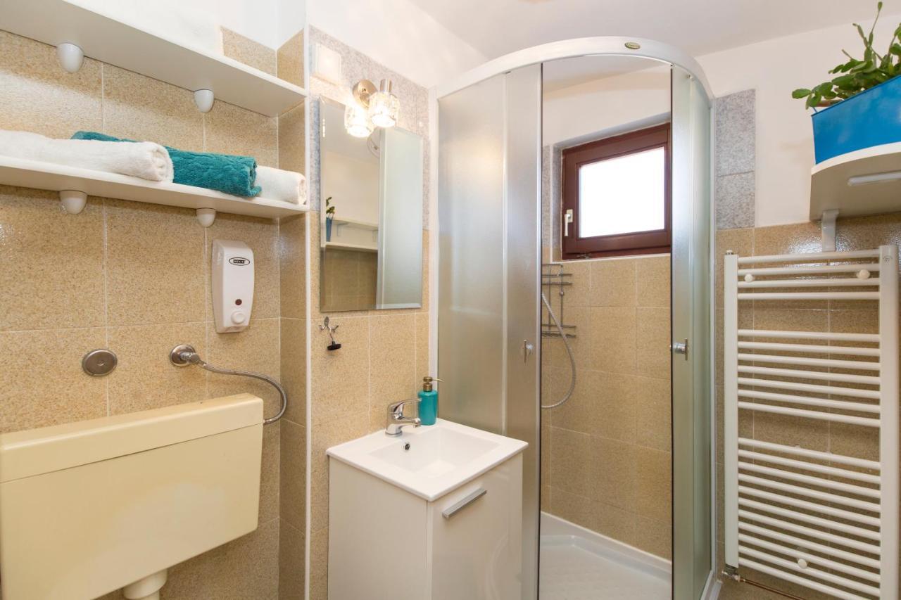 Studio Apartman Branka ลาบิน ภายนอก รูปภาพ