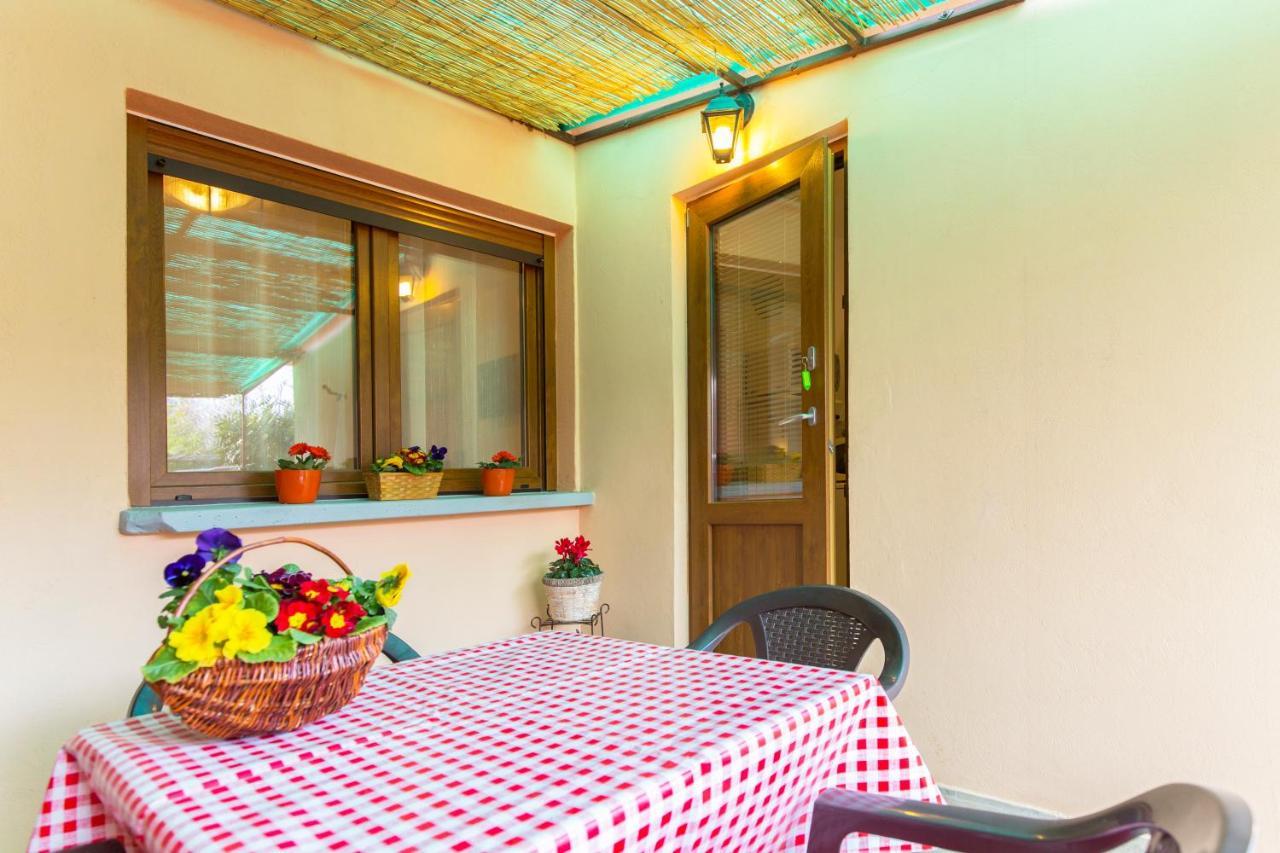 Studio Apartman Branka ลาบิน ภายนอก รูปภาพ
